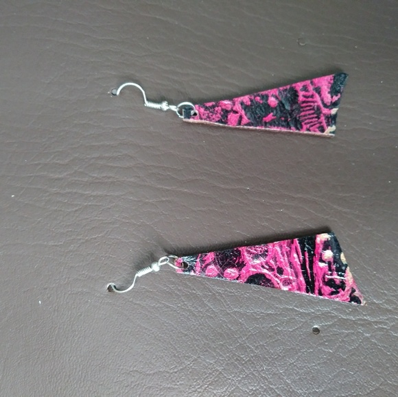 Accessories - Picture 3 of 3